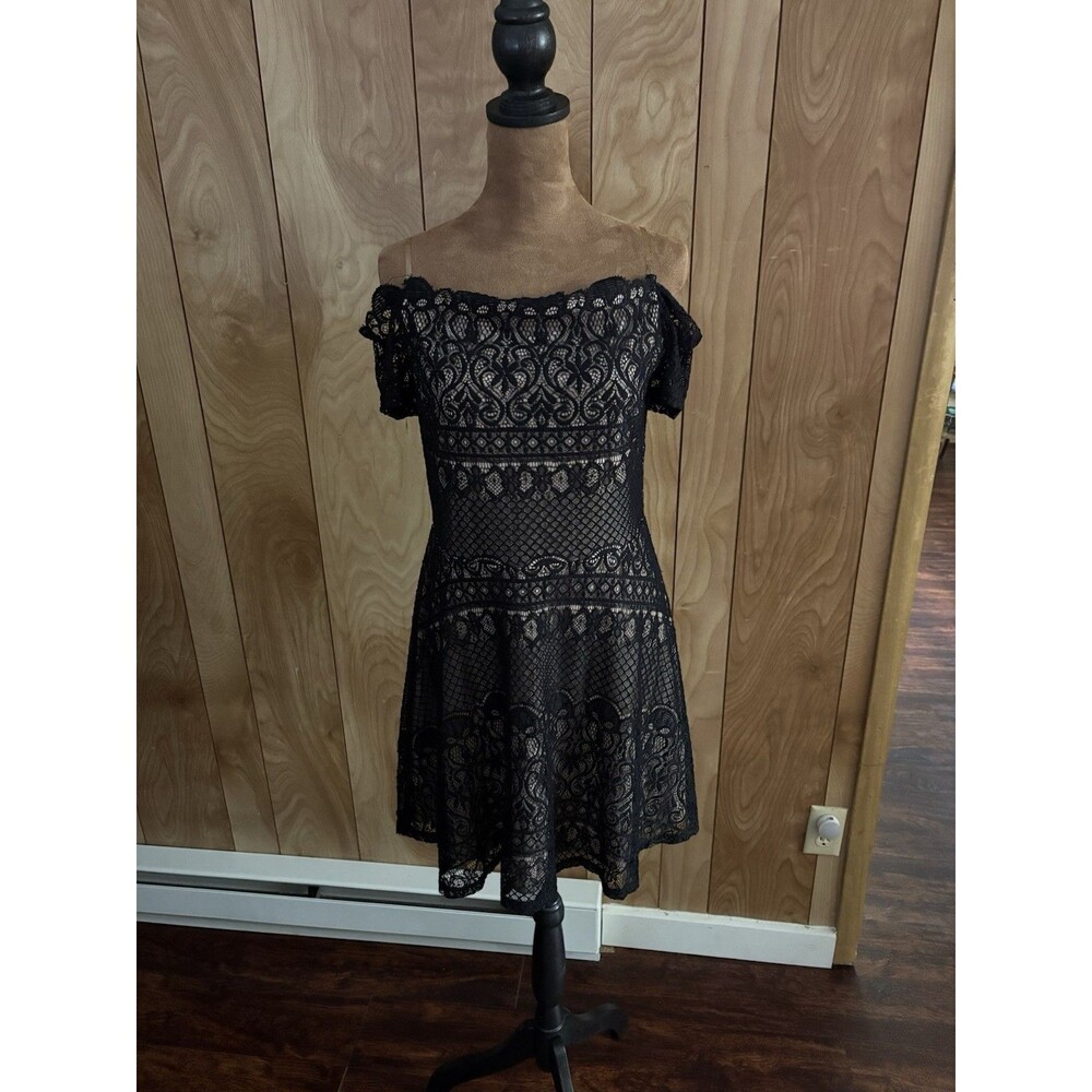 Rewind‎ Women’s Black Lace Detail Lined Dress Short Sleeved Size Large L
